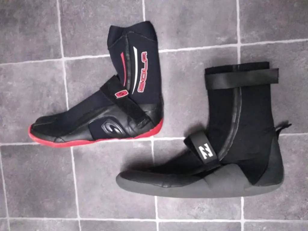 surf wetsuit booties with split toe designs and straps for water